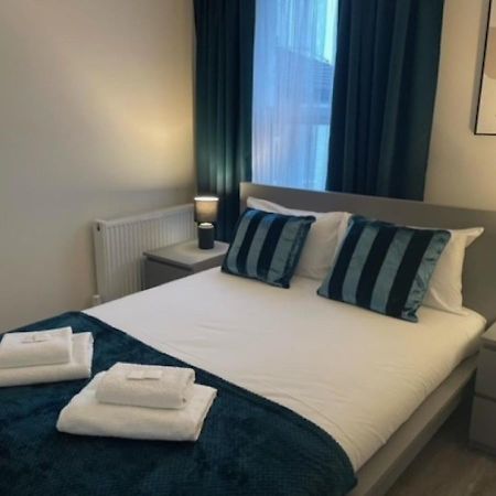 2 Bedroom Serviced Apartment # لندن المظهر الخارجي الصورة