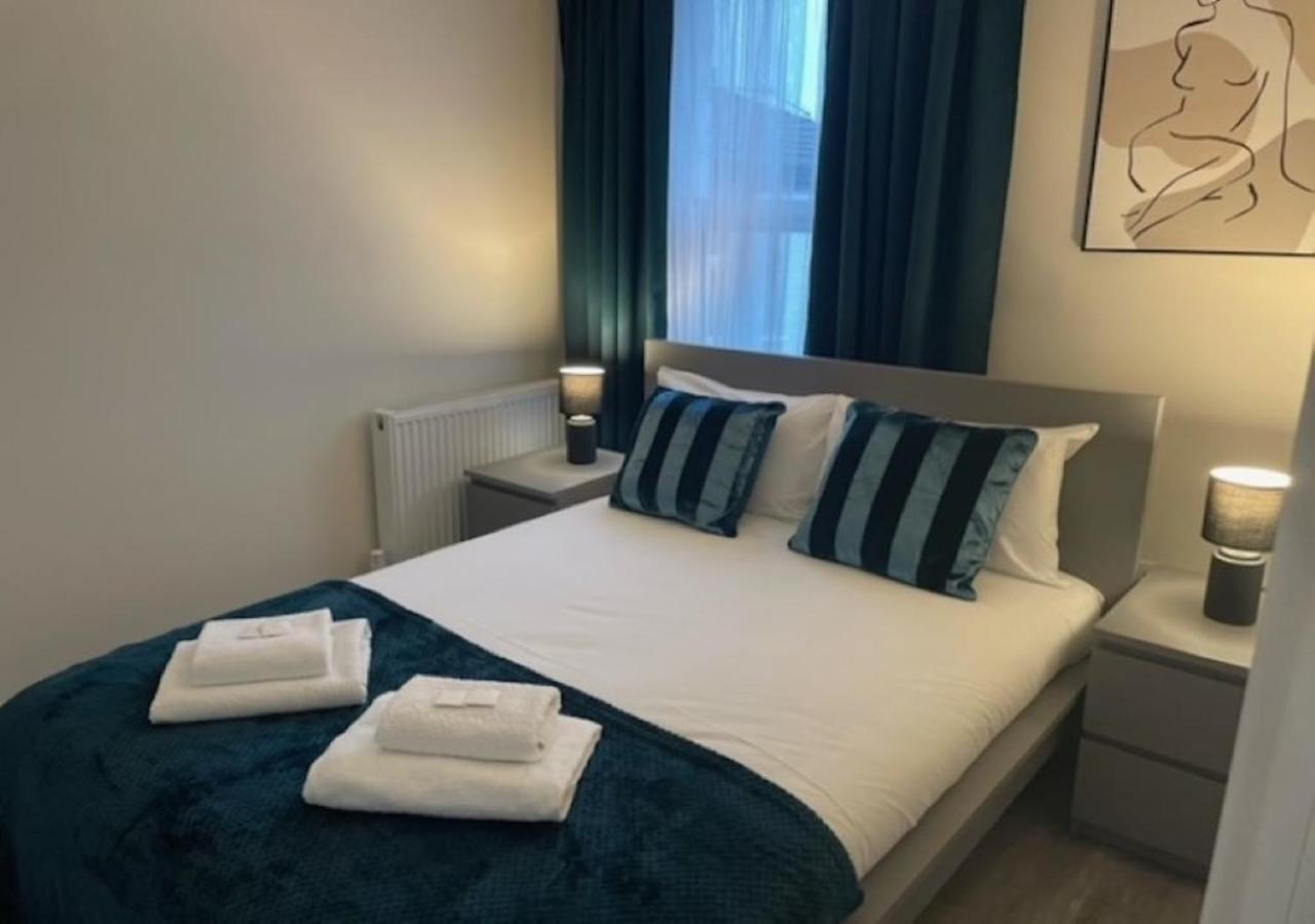 2 Bedroom Serviced Apartment # لندن المظهر الخارجي الصورة