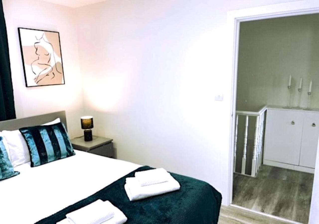 2 Bedroom Serviced Apartment # لندن المظهر الخارجي الصورة