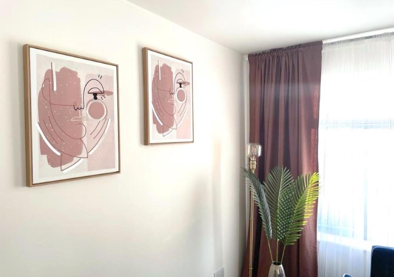 2 Bedroom Serviced Apartment # لندن المظهر الخارجي الصورة