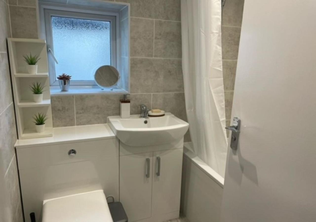 2 Bedroom Serviced Apartment # لندن المظهر الخارجي الصورة